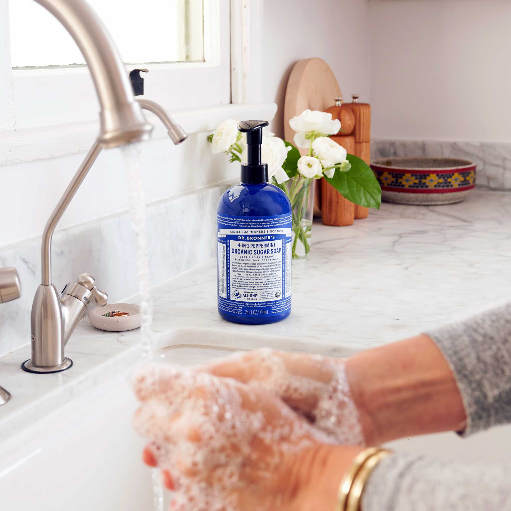 Dr. Bronner's ペパーミント石鹸 3,776ml Peppermint Organic Sugar Soap for Hand & Body | Dr. Bronner's