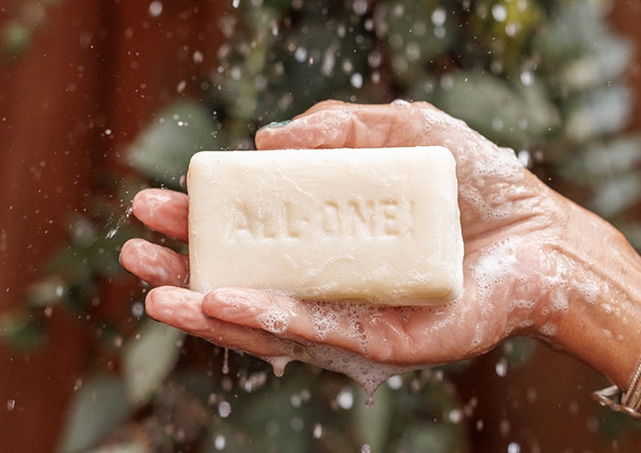 Infused with rich, enchanting aromas of sandalwood and jasmine